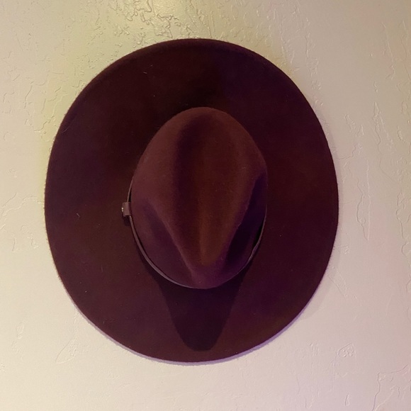 Maroon mid size fedora - Picture 1 of 5